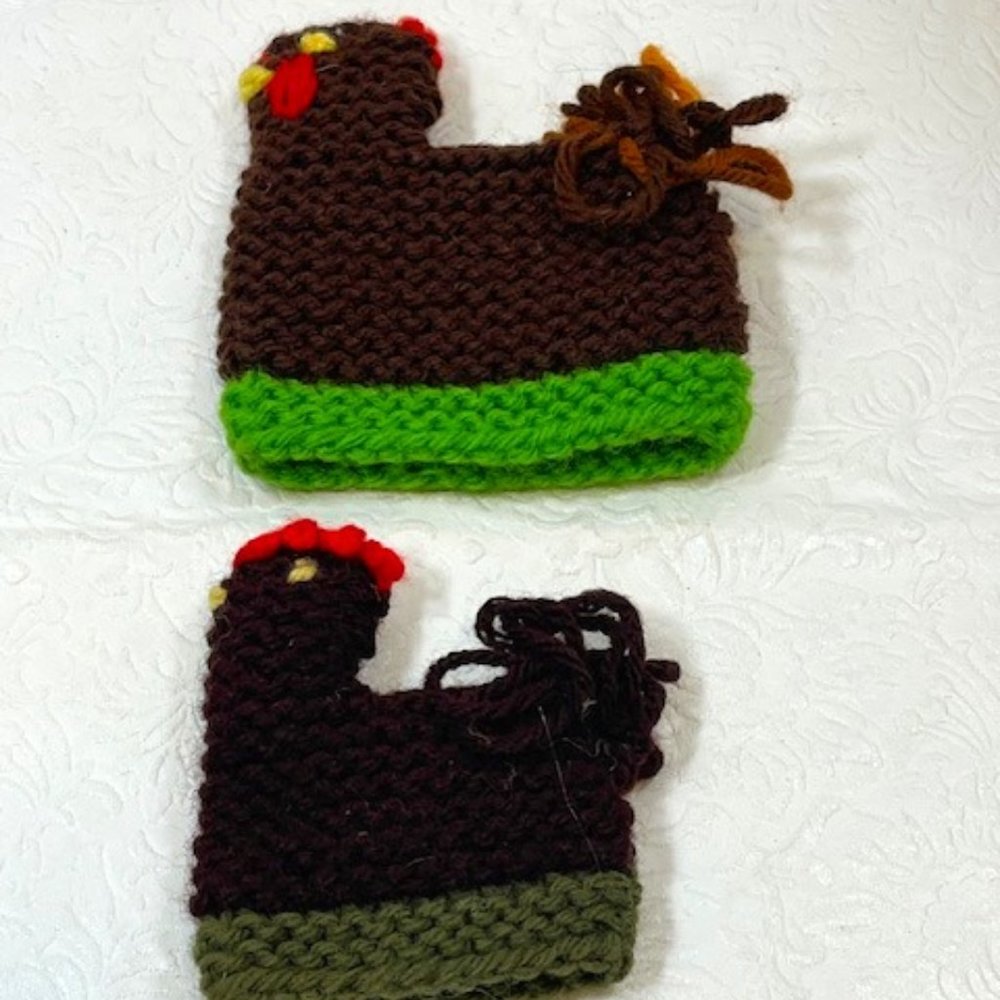 Two (2) Crocheted/Knitted Chicken/Hen Egg Cozies Covers Holder Decor 3"-5"